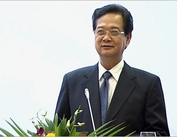 Nguyên Tân Dung reçoit le vice-Premier Ministre et ministre malaisien de l’éducation - ảnh 1